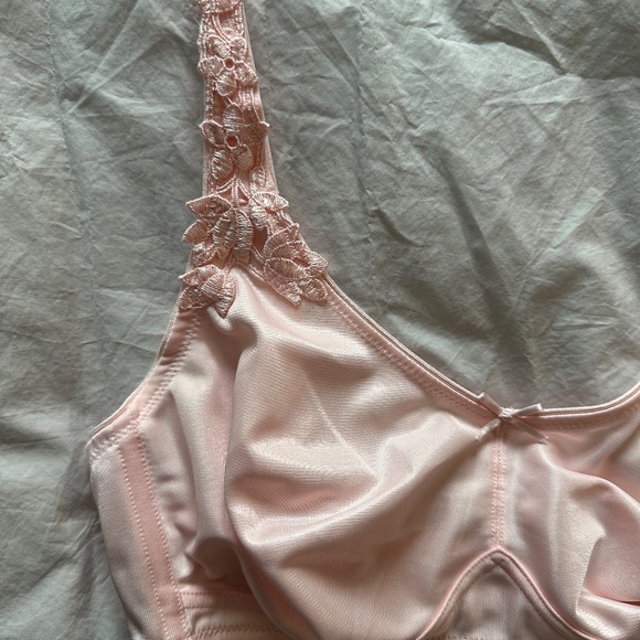 Dominique 'Jillian' set of 2 (1 Black, 1 Pink) size 34C - Picture 9 of 10